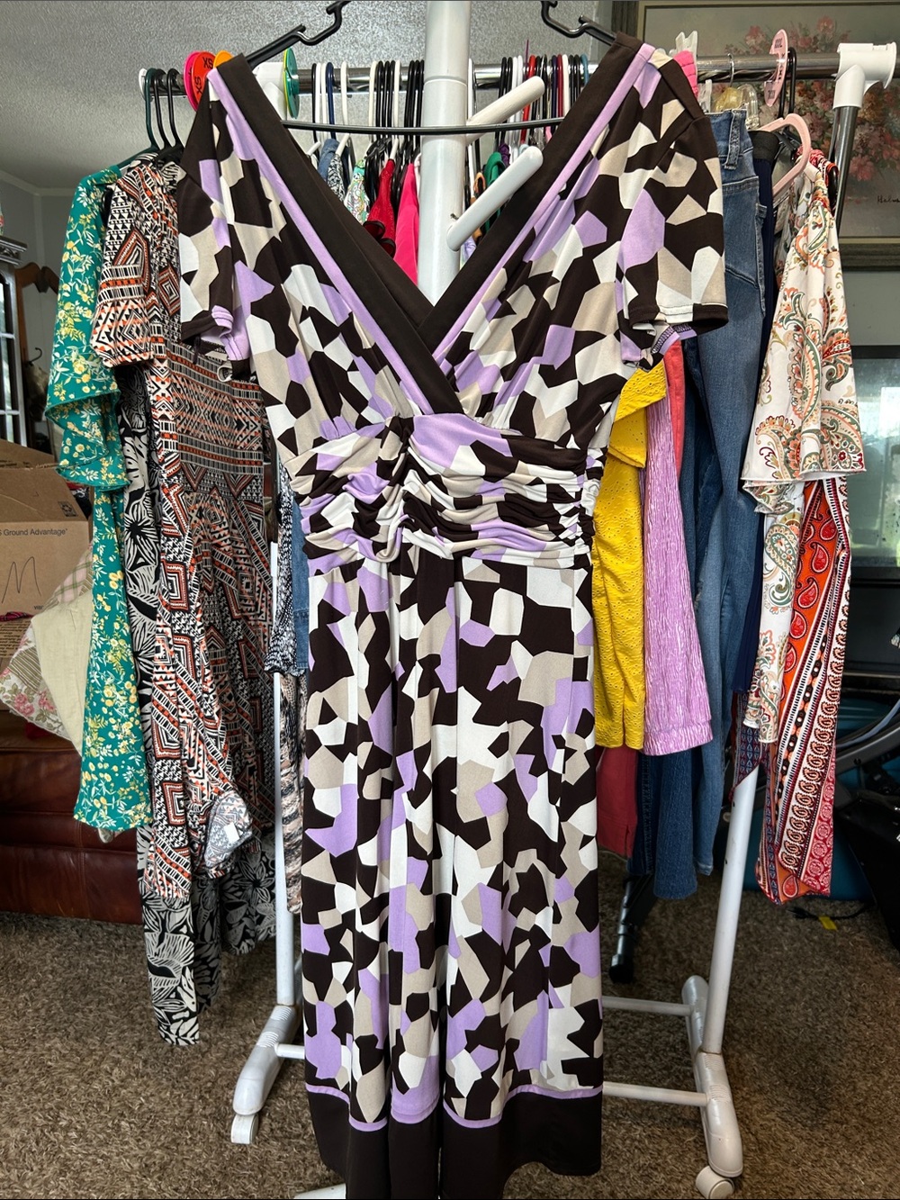 Sandra Darren Geometric Ruched V-Neck Midi Dress Size 12